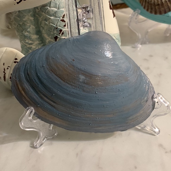 Shabby Chic Boho Shell Decor - Handmade Soy Wax Candle in a Seashell - Picture 2 of 5